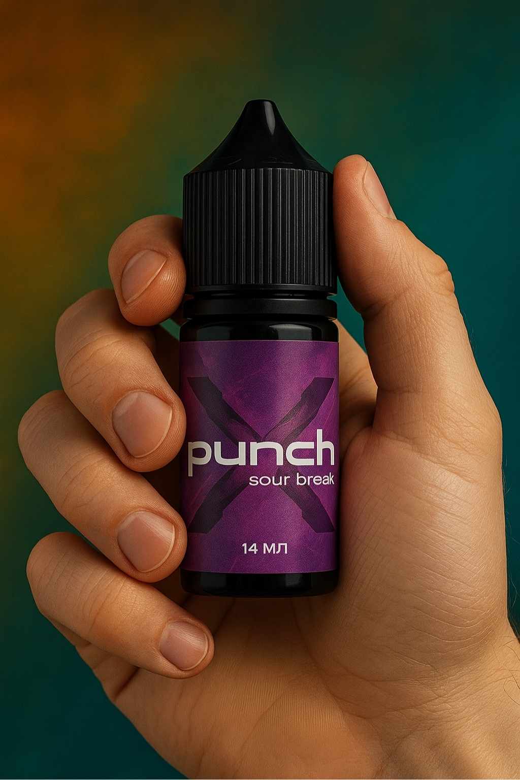 Флакон Punch у руці вейпера, крупний план